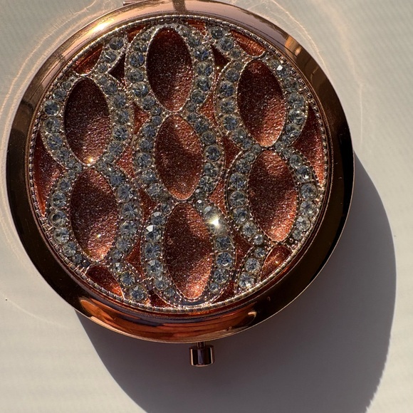 Vintage Jafra Cosmetics Pewter Pressed Powder compact and Monet mirror compact - Picture 4 of 7